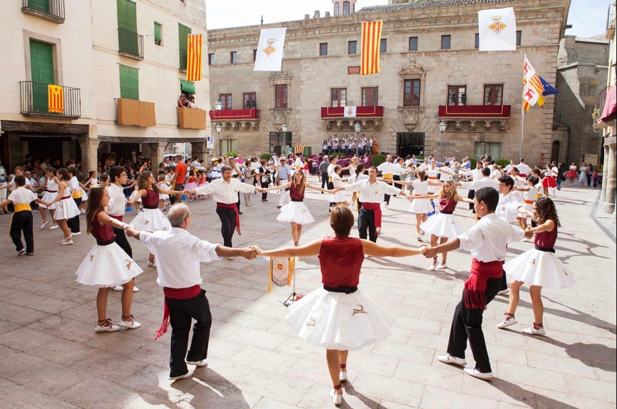 Els Premis Capital de la Sardareconeixen la tasca de difusió i defensa de la sardana i la dansa tradicional al país