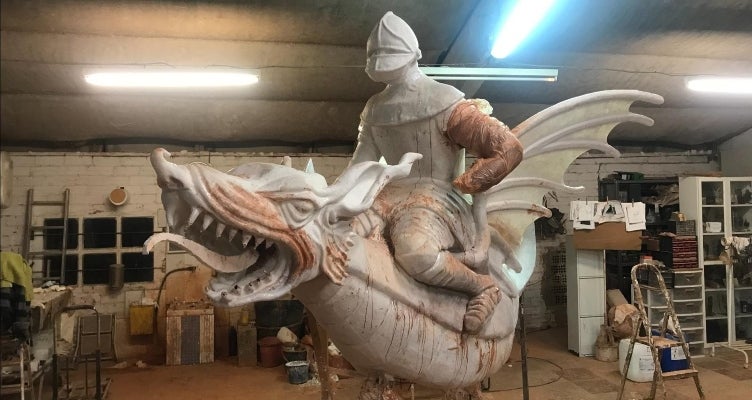 En el primer capítol d'Històries Gegants coneixerem la construcció del Drac Espurna de Calafell