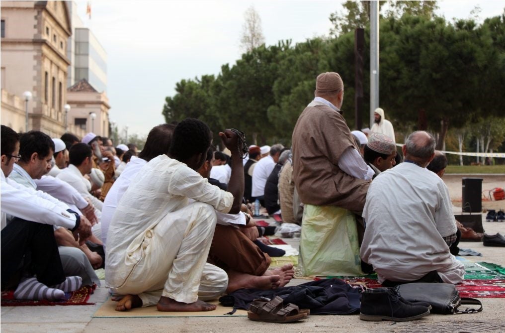 Comunitat musulmana celebrant la ‘îd al-adhà, la 'festa del sacrifici'