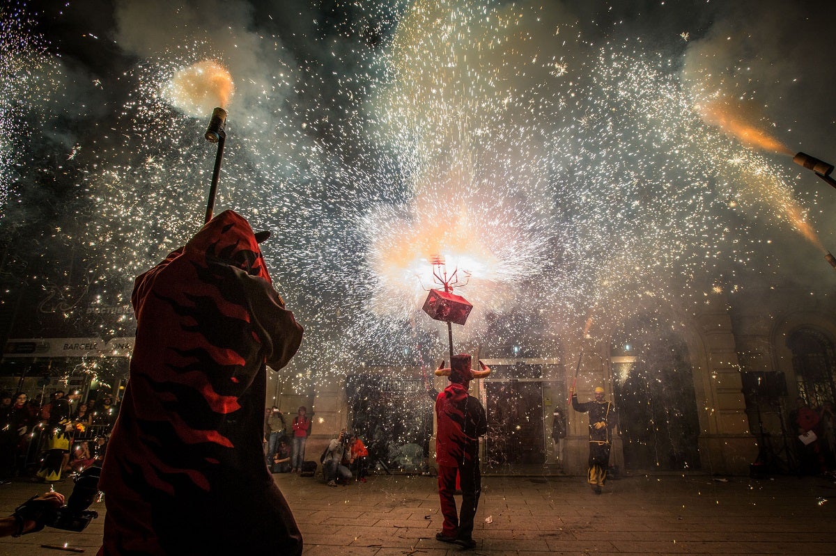 La música és un acompanyament imprescindible en els correfocs