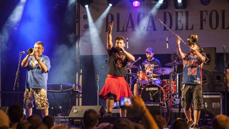 Actuació de Pepet i Marieta a la Plaça del Folk