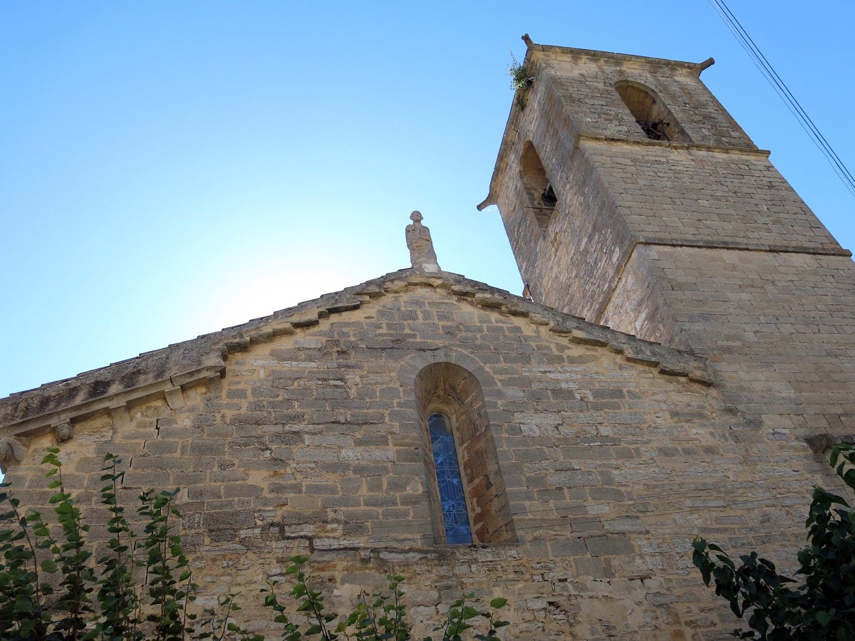 Detall de la façana oest de l'església de Santa Maria de Vallfogona de Riucorb