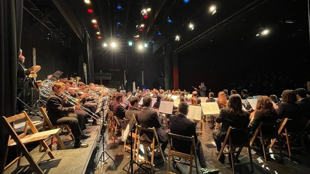 La Banda-Cobla del Col·legi Santa Maria de Blanes amb Jordi Sacristán