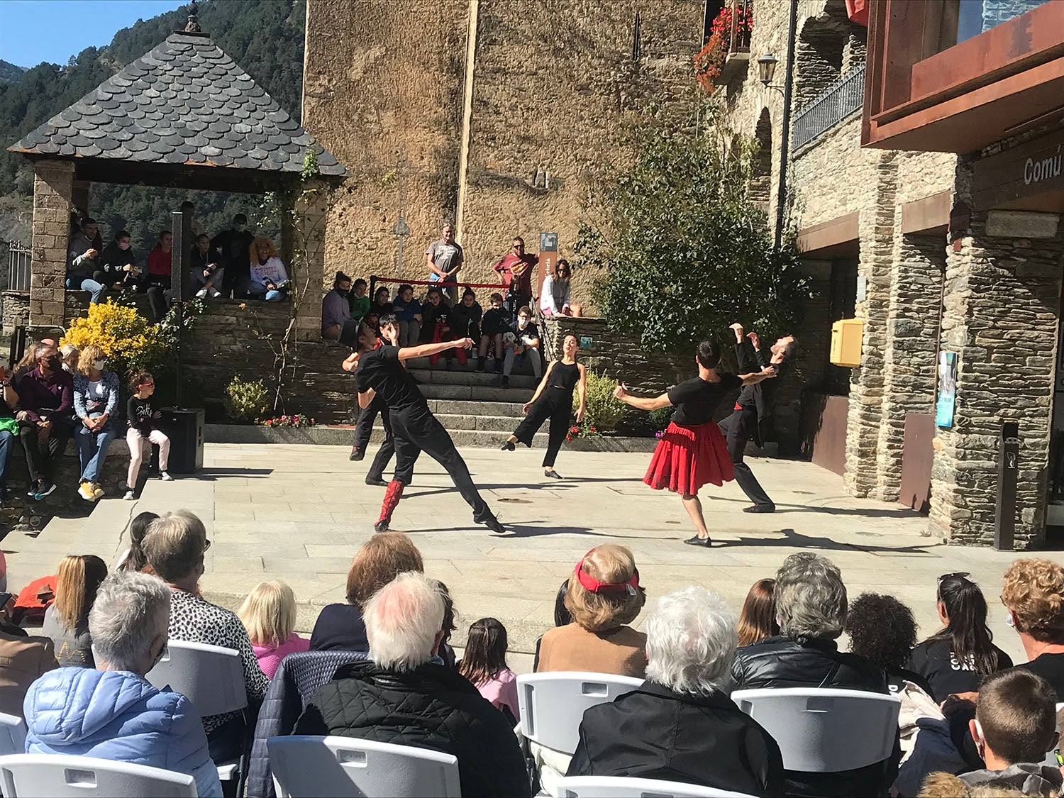 El festival uneix tradició, avantguarda i dansa