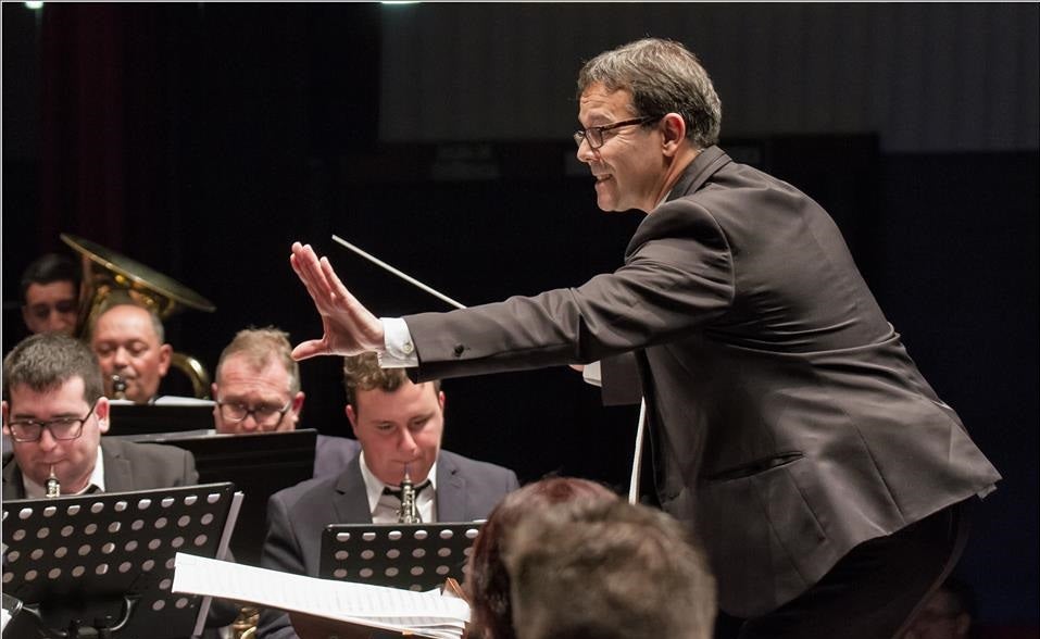 Fernando Parilla dirigint un concert