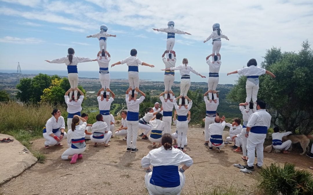 Els Falcons van actuar Exhibició de figures dels Falcons de Vilanova al cim de la Talaia al passat maig