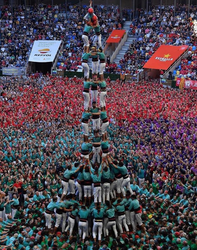 3 de 10 amb folre i manilles dels castellers de Vilafranca