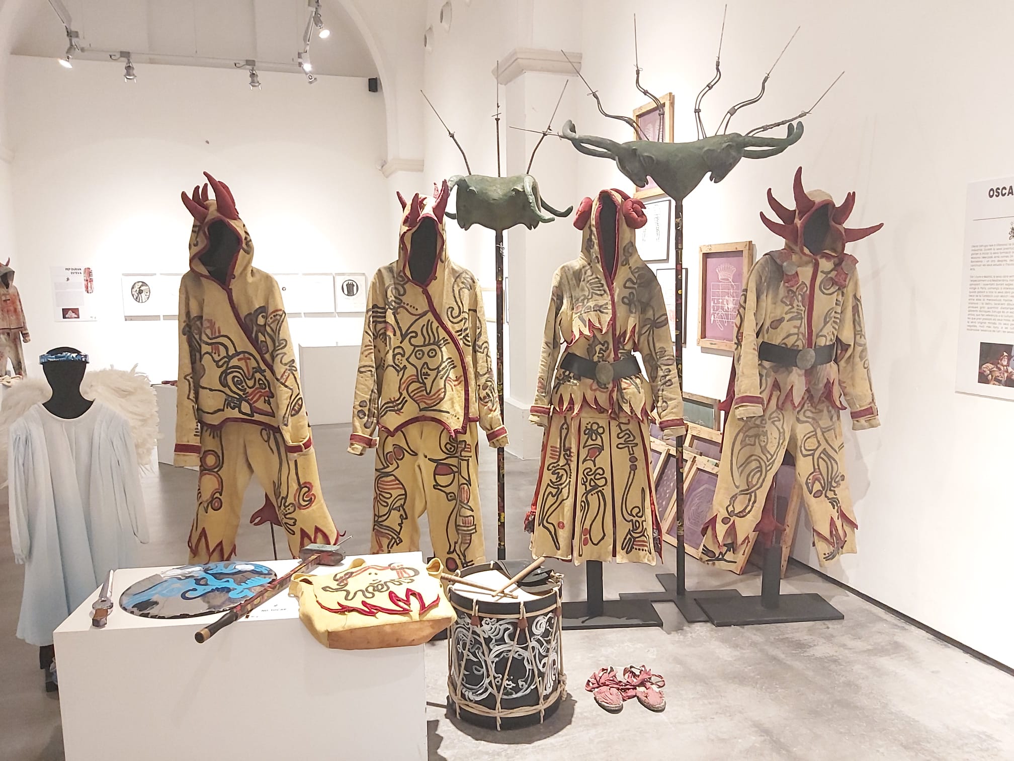 Vestits del 2016, d'Òscar Estruga.