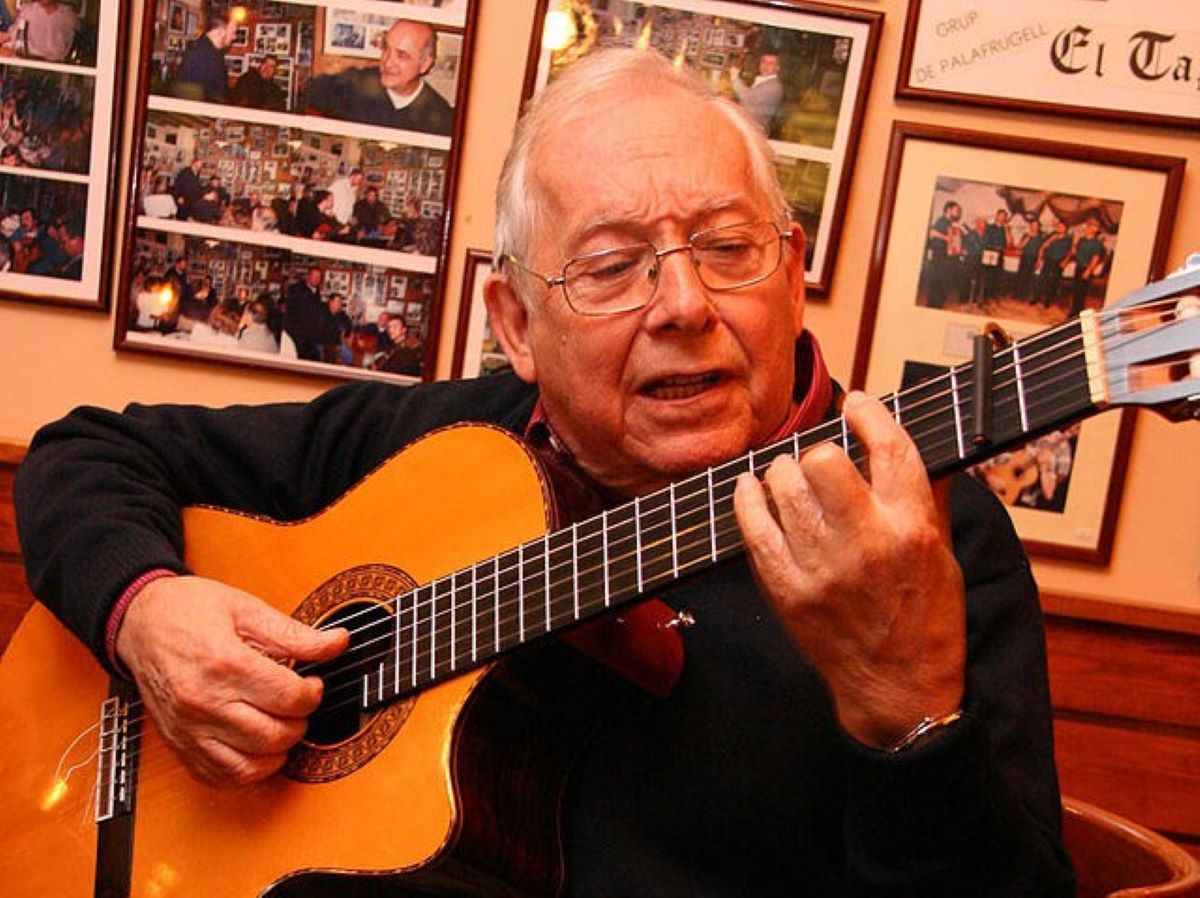 Fotografia de Josep Bastons tocant la guitarra | Toni Foixench