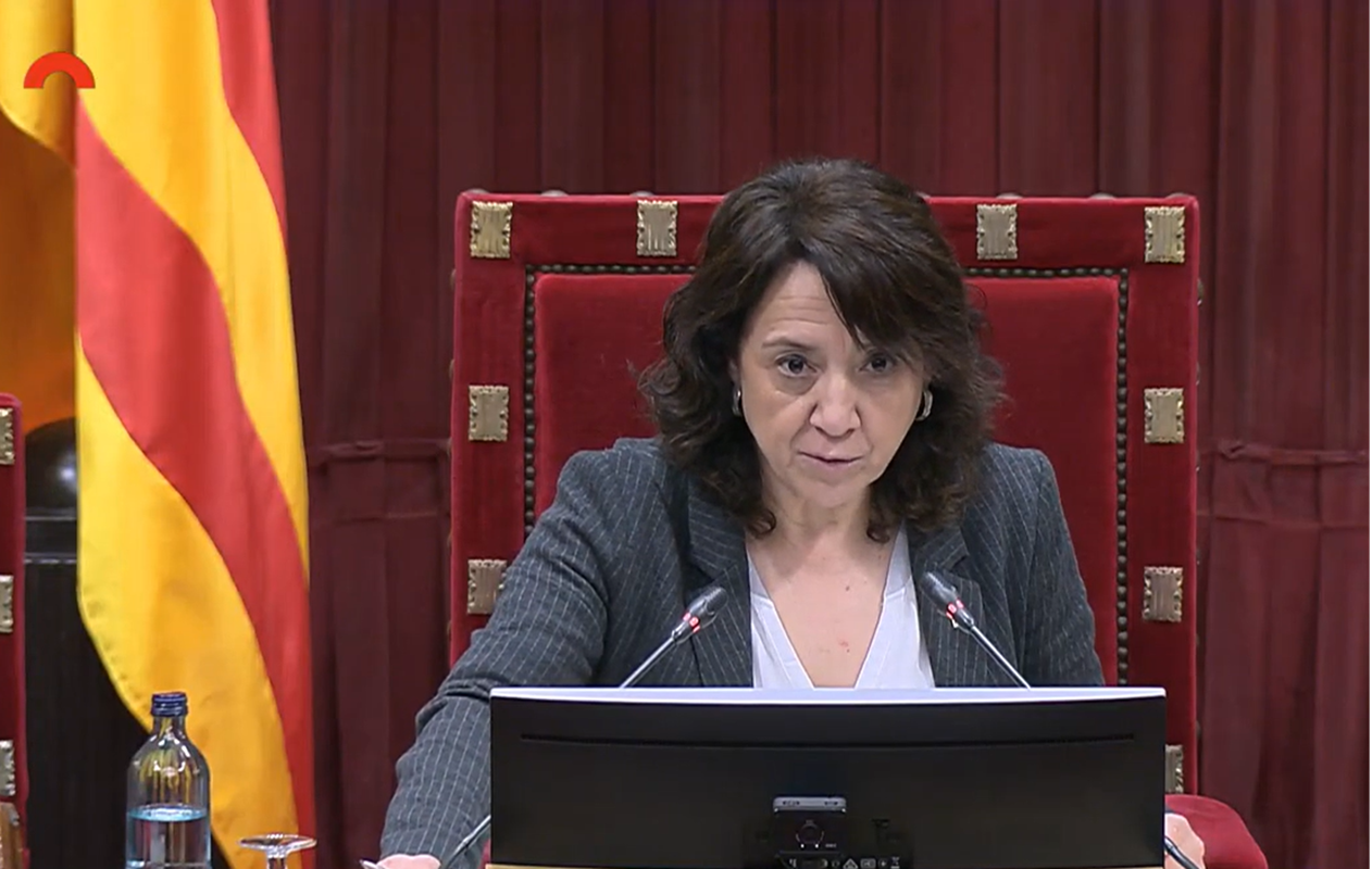 Anna Erra presidint la moció al Parlament sobre cultura popular | Parlament de Catalunya