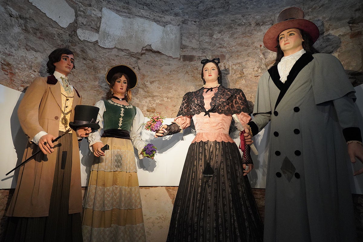 Els gegants originals del Pi i els gegants vells de la Casa de la Caritat o del Carnaval / Fotos: E. Calzada