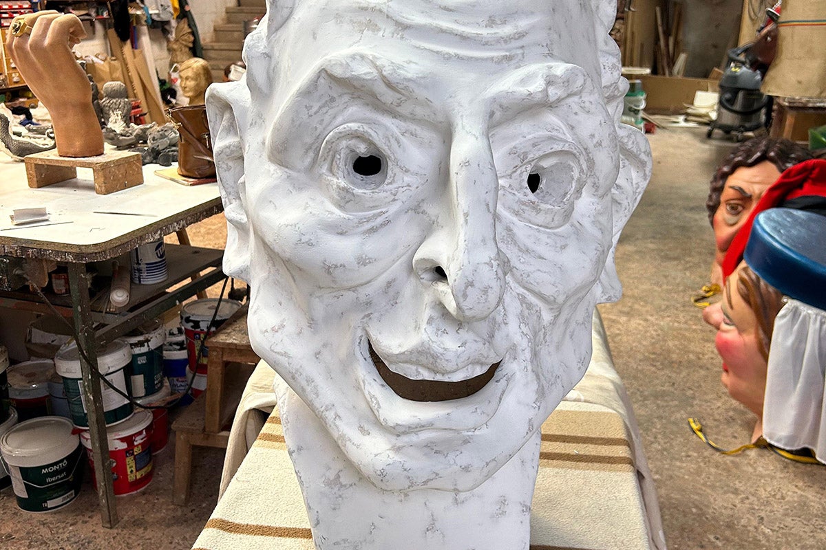 El capgròs Tano en el Taller Casserras. La figura es presentarà el dimecres 14 en el marc de les festes │ Foto: Associació de Festes de la Plaça Nova