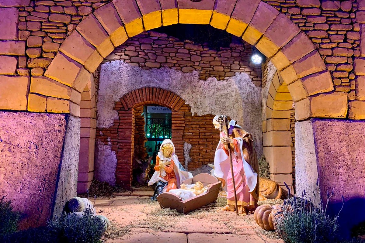 El pessebre monumental a la plaça de Sant Roc, de l’Agrupació Pessebristes de Sabadell