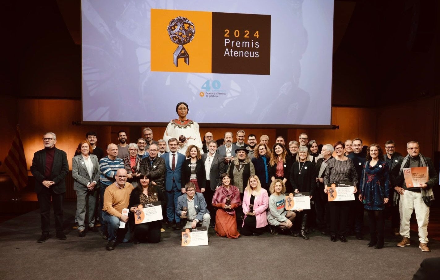 Foto de família dels Premis Ateneus 2024