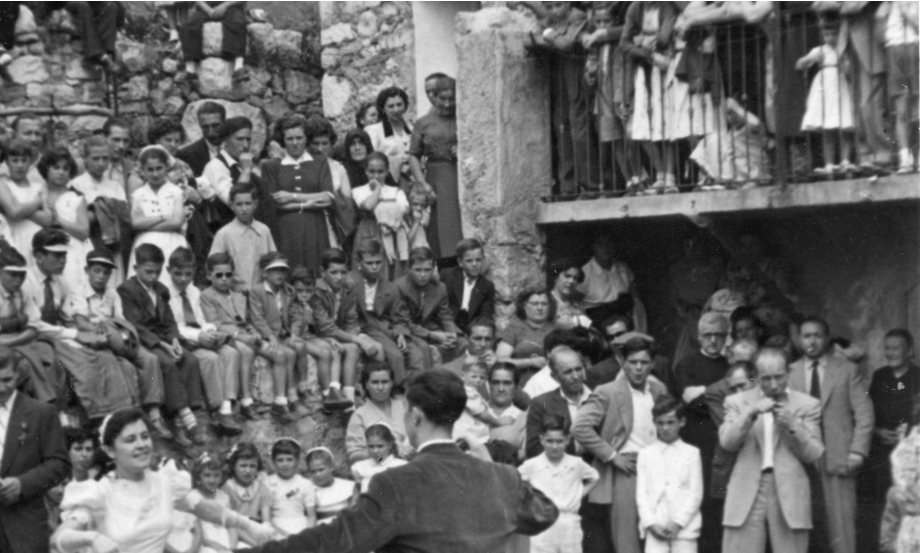 Una imatge d'una festa popular a Saldes MEMÒRIA I PAISATGES A SALDES