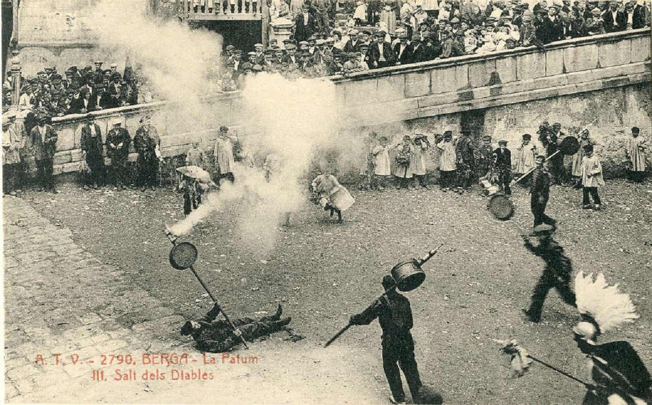Salt dels Diables de la Patum de Berga (1907-1912) | Arxiu Comarcal del Ripollès (Arxiu Històric de Santa Maria de Ripoll)
