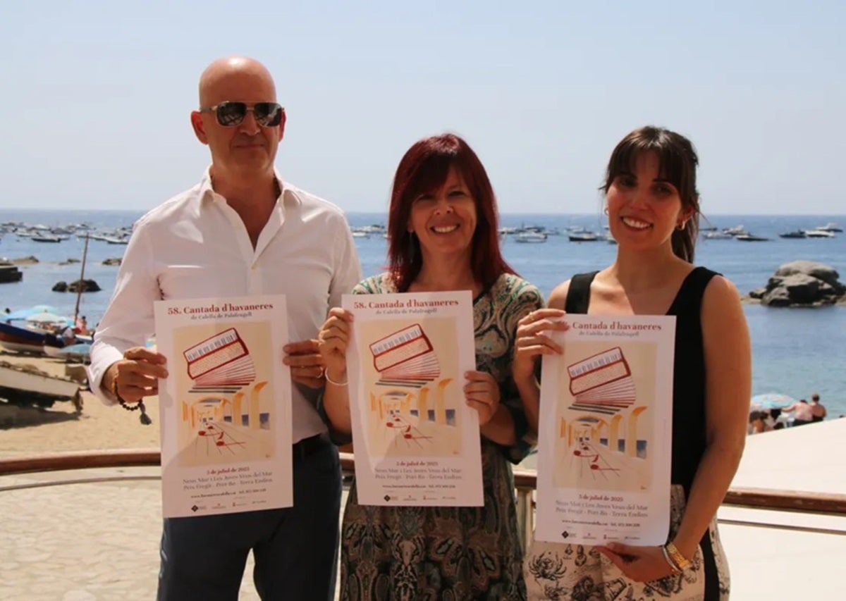 L'equip de govern de Palafrugell presentant el cartell de la 58a Cantada d'Havaneres de Calella | ACN