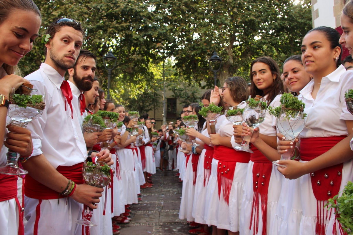 Els macips, macipes i macipets en la festa de Sant Roc d'Arenys de Mar