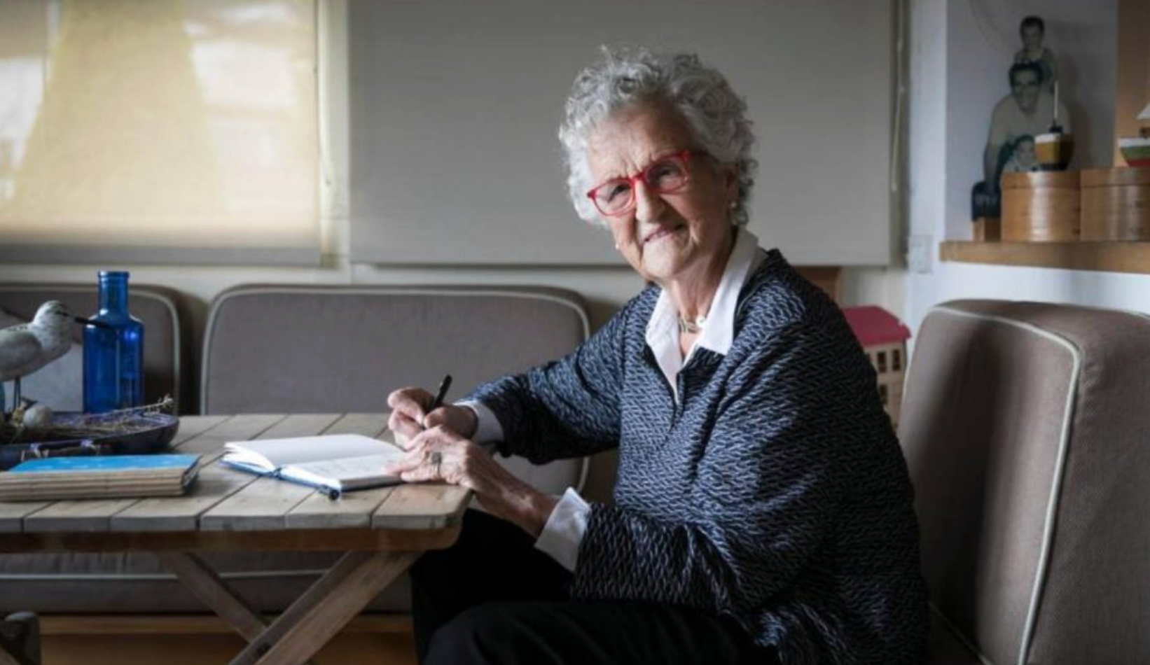 Roser Capdevila i Valls (Horta, Barcelona, 23 de gener de 1939) és una il·lustradora catalana, popular arran de la publicació de Les Tres Bessones.