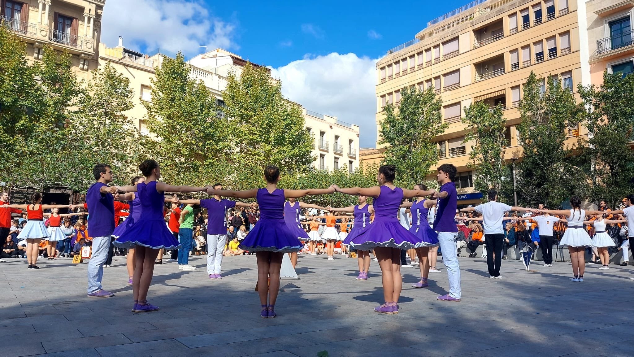 Figueres acollirà la 32a Trobada d'Esbarts de les comarques gironines. Agrupació Mediterrània Dansa @medidansa