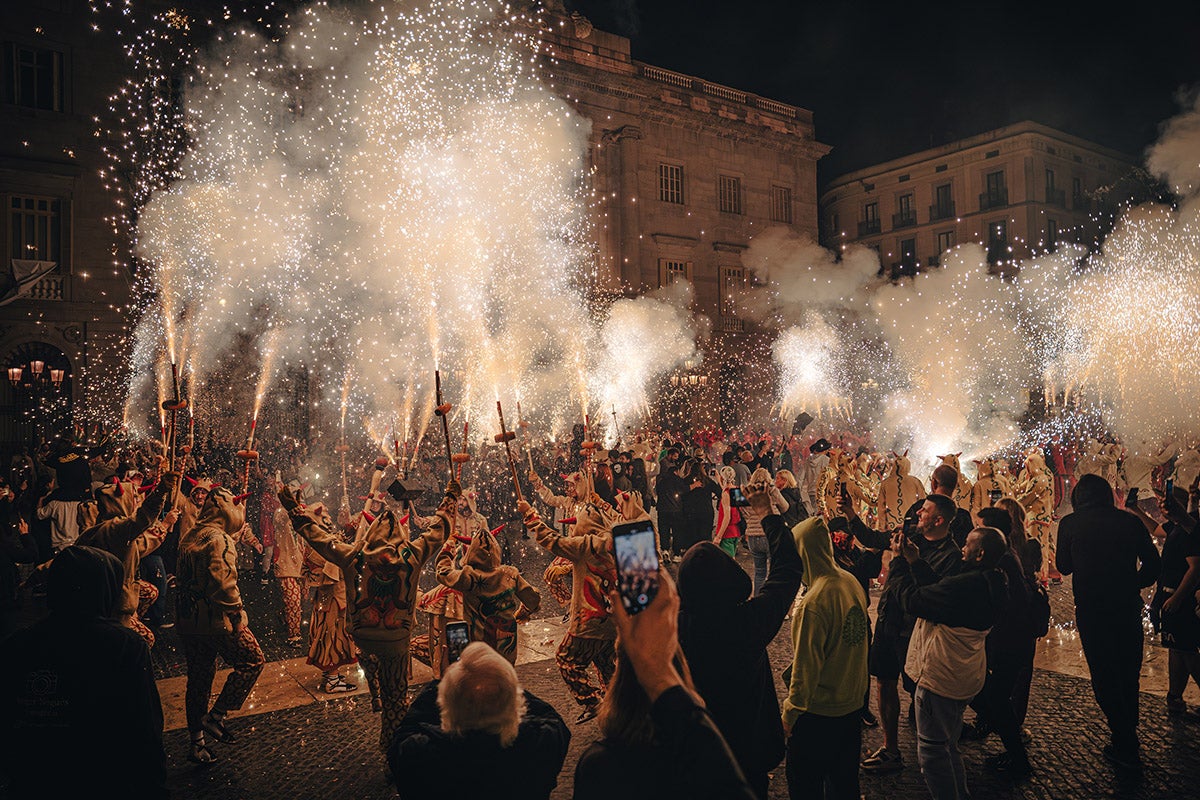 Encesa conjunta en la presentació de la Xarxa de Balls de Diables de Catalunya / Foto: Xarxa de Balls de Diables