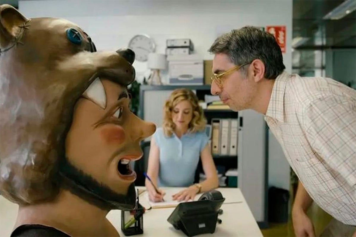 Una escena de 'Departament Amades', amb Berto Romero i Anna Moliner / Foto: 3CAT