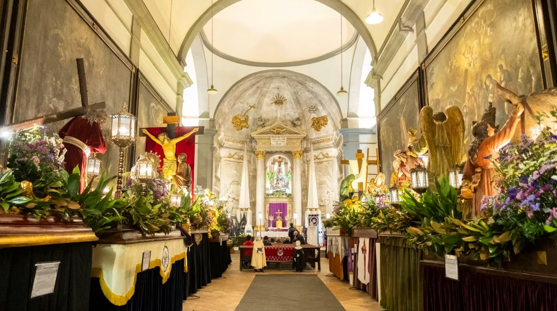 Exposanta a l'Església de la Mare de Déu dels Dolors. Pujada de la Mercé, s/n. Girona.