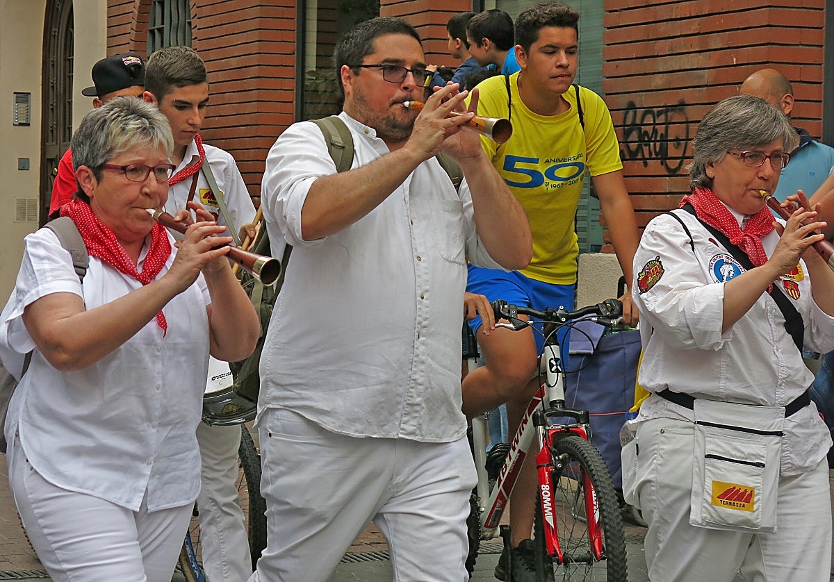 Colla de grallers dels Geganters de Terrassa | Wikicommons