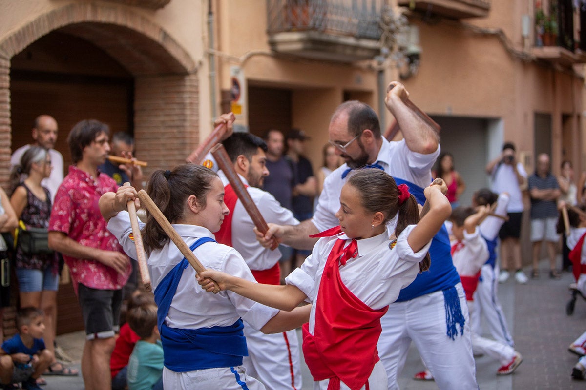 El Ball de Bastons de Cambrils, una de les colles participants en la Trobada