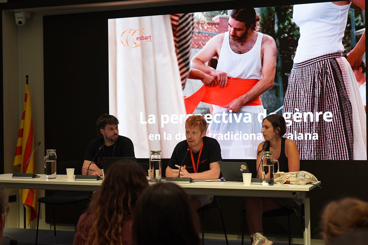 L'Esbart de Sant Cugat va presentar el projecte pedagògic Adança