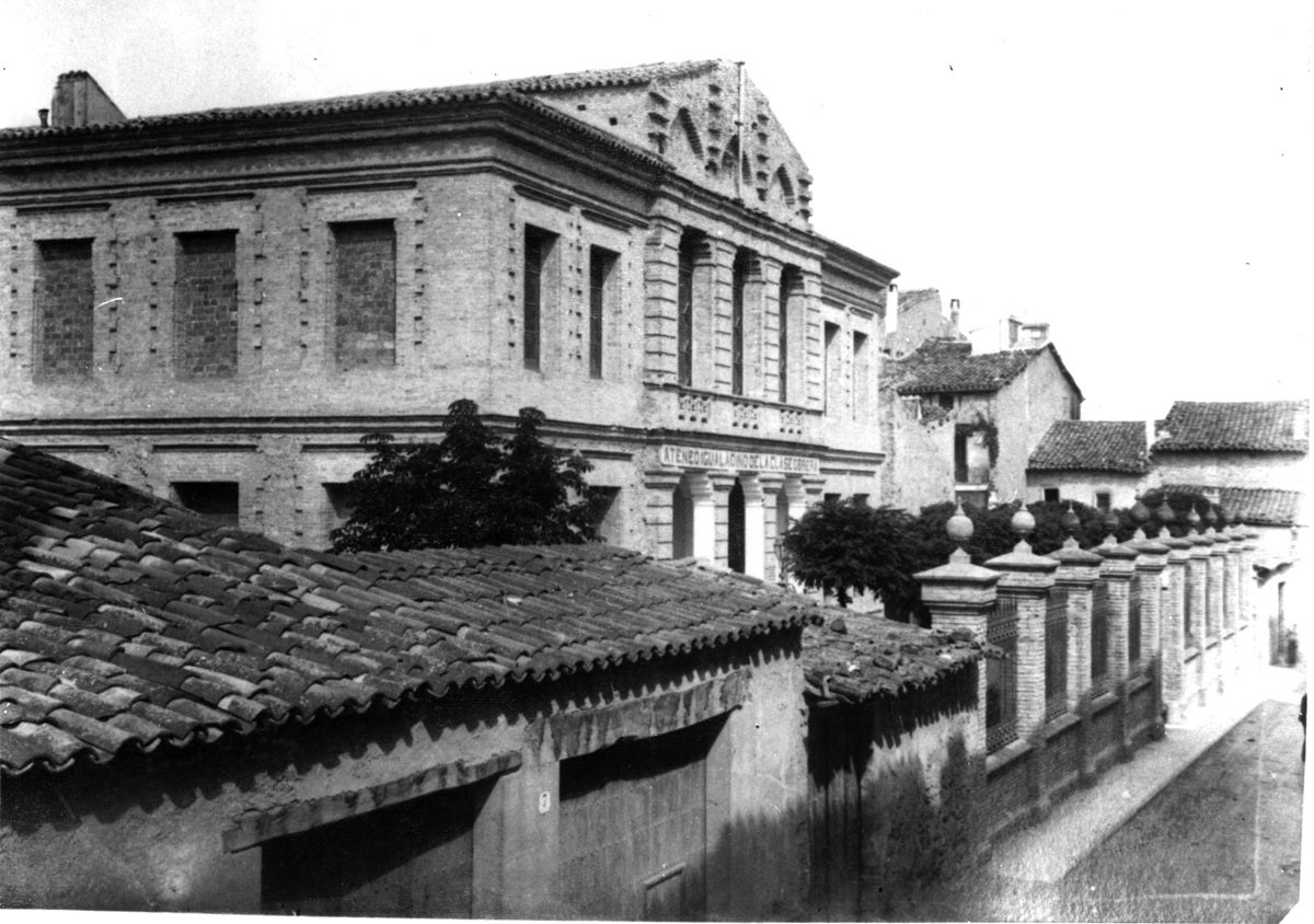 Façana de l'Ateneu Igualadí de la Classe Obrera (1878) | Fons Arxiu Fotogràfic Municipal d'Igualada (Arxiu Comarcal de l'Anoia)