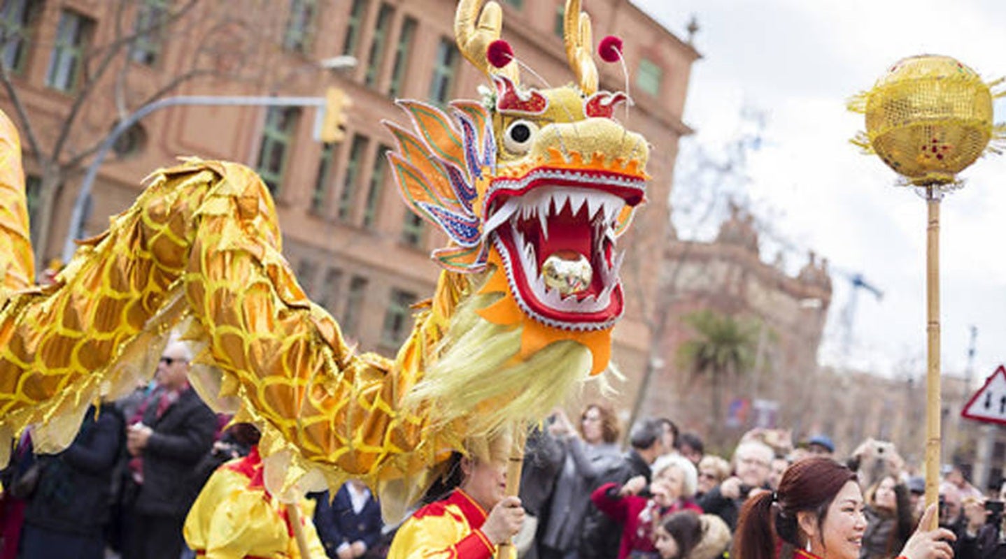 El Drac Huaxing a la Passejada de Bèsties de la Festa de la Mercè