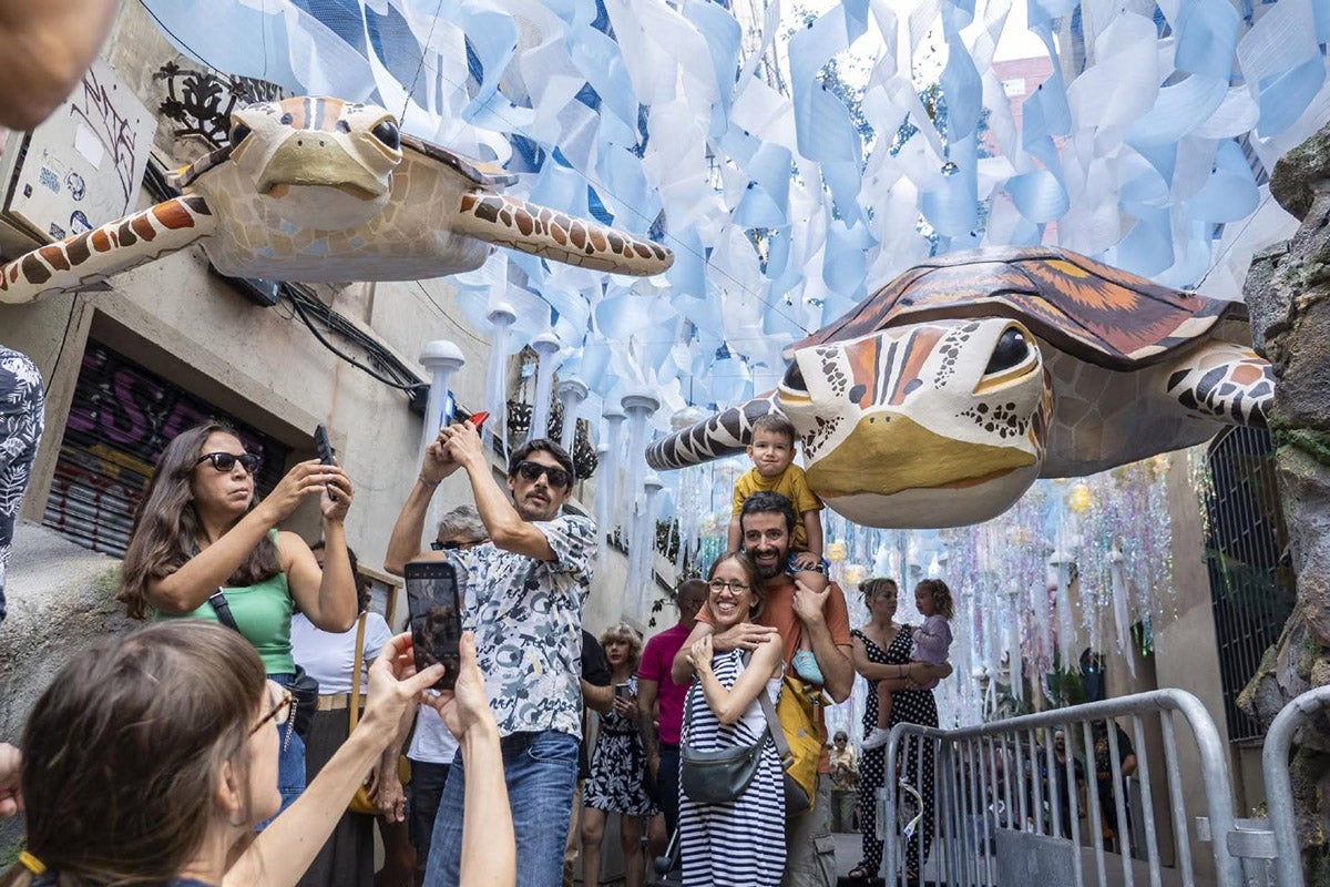 Un carrer guarnit a la Festa Major de Gràcia / Fundació Festa Major de Gràcia