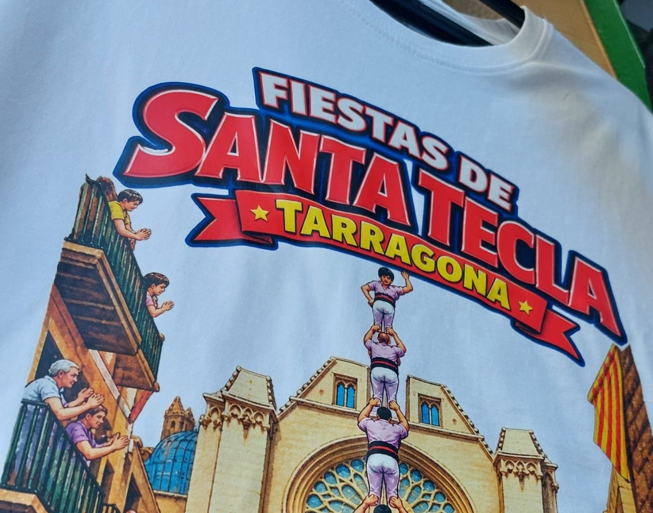 La polèmica samarreta de promoció de les festes de Santa Tecla |  Alba Medina